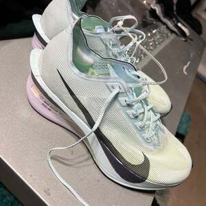 Vaporfly 4 Women's Road Racing Shoes. Nike.com